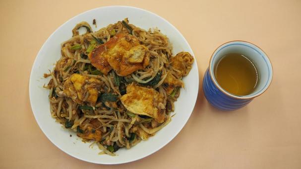 手作り・もやしと鯖と油揚げのカレー炒め もやしと鯖と油揚げのカレー炒め,手作り,もやしの写真素材