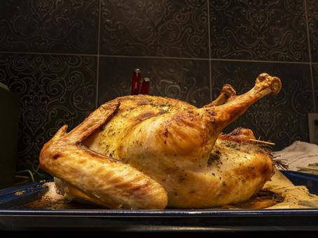 焼きたてローストターキーの誘惑 ローストターキー,オーブン料理,肉料理の写真素材