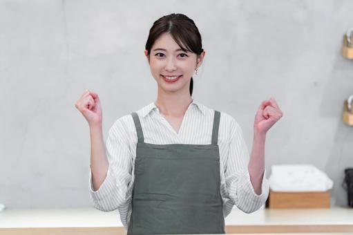 カフェで働く女性 カフェで働く女性 カフェ,店員,笑顔の写真素材