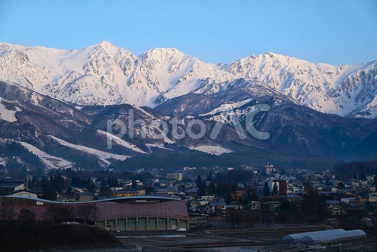 白馬村の風景 白馬村,白馬三山,雪山の写真素材