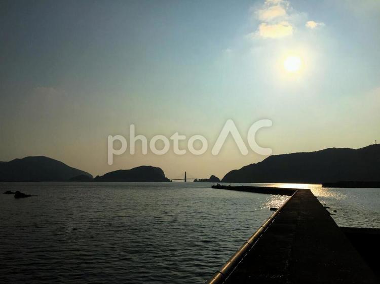 夕焼け　夕日　船着き場 フェリー,船,港の写真素材