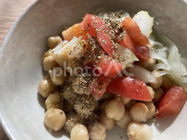 豆料理　ひよこ豆とトマトのマリネ ひよこ豆,トマト,マリネの写真素材