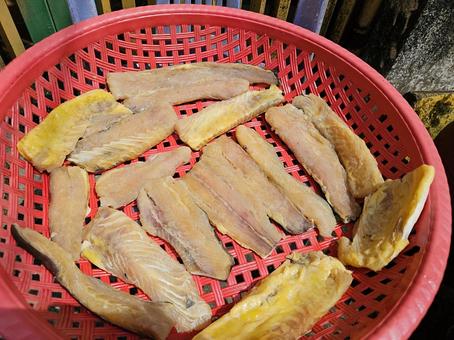 魚の干物を作っているところ 魚の干物を作っているところ 干物,干し魚,ひものの写真素材