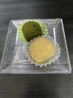 きなこと緑茶のおはぎ おはぎ,きなこ,緑茶の写真素材