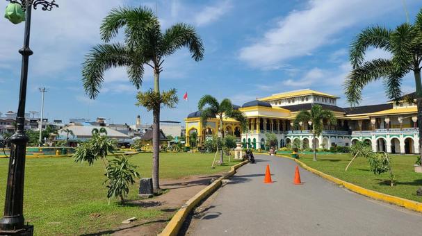 メダン　スルタンマウムン宮殿 歩く,広場,庭園の写真素材