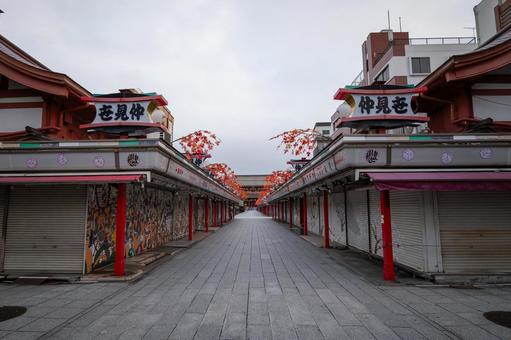 浅草　仲見世通り 仲見世通り,朝,浅草の写真素材