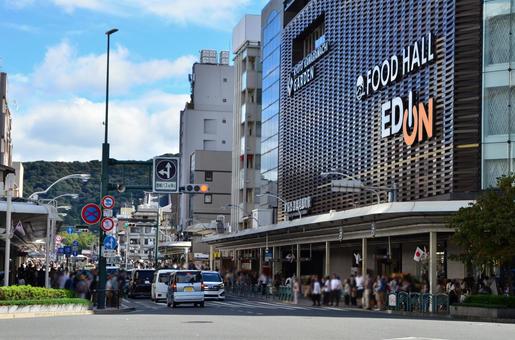 京都 四条通り交差点1 四条通り,四条河原町,河原町通りの写真素材