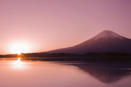 富士山　日の出 富士山,日の出,太陽の写真素材