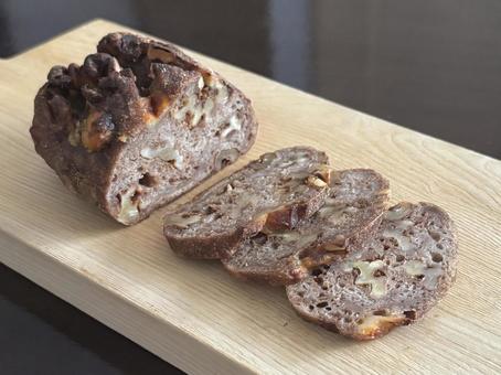 クルミとチーズのライ麦パン 朝食,パン,ライ麦パンの写真素材