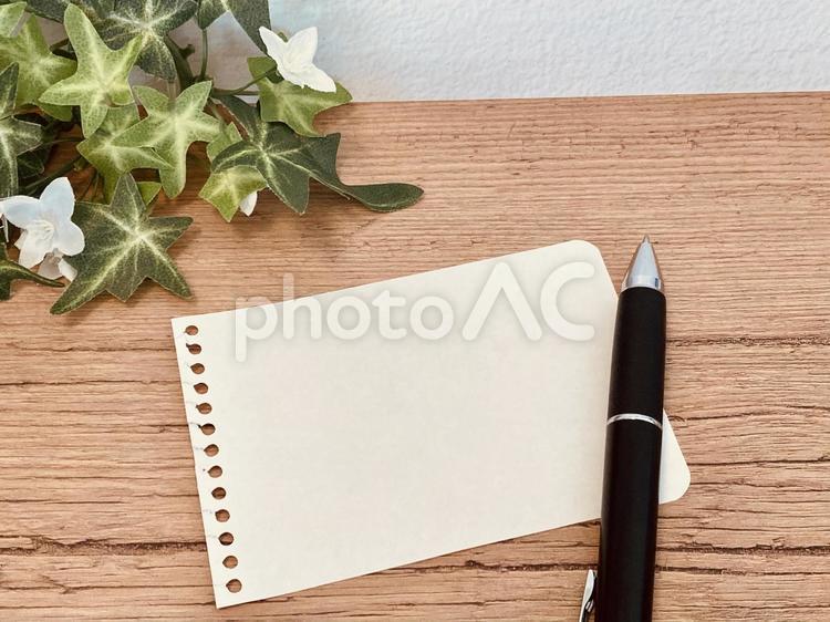 白紙のメモ用紙とペン メモ,用紙,白紙の写真素材