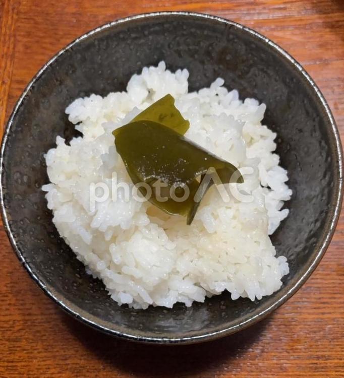 あきたこまち七分突き昆布炊き込みの茶碗飯 茶碗飯,あきたこまち,七分突きの写真素材