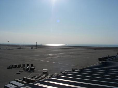 飛行場と海 飛行場と海 飛行場,海,空の写真素材
