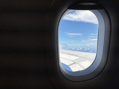 飛行機の窓から見える風景 飛行機の窓から見える風景 飛行機,風景,空の写真素材