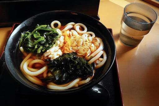 温かいうどん 温かいうどん うどん,和食,食事の写真素材