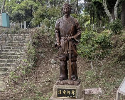 可愛岳ふもとにあるニニギノミコトの銅像 可愛岳ふもとにあるニニギノミコトの銅像 ニニギノミコト,瓊瓊杵尊,神様の写真素材