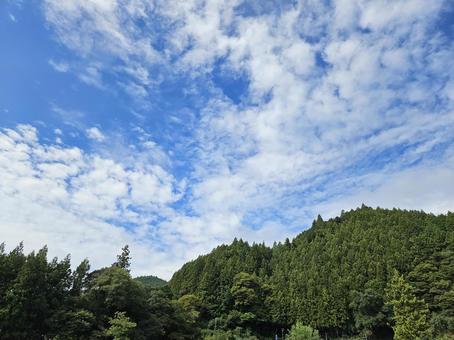 山と秋空 山と秋空 空,山,雲の写真素材