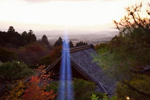 光の先に 背景素材,寺社,秋の写真素材