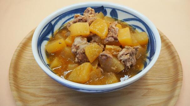 自家製・豚バラ大根（皿に盛る） 豚バラ大根,自家製,大根の写真素材