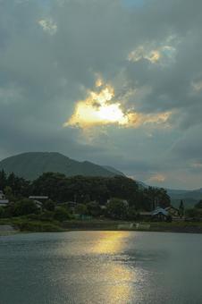 池と空 池と空 夏,夏空,綺麗の写真素材