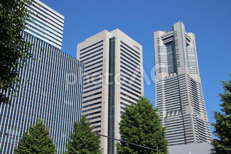 三菱重工ビルとランドマークタワー（横浜） 横浜,ビル,高層ビルの写真素材