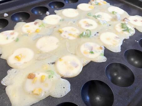 たこ焼き　生地を流したところ たこ焼き,粉もん,ホットプレートの写真素材