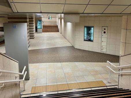 無人の地下通路 地下通路,無人,地下鉄の写真素材