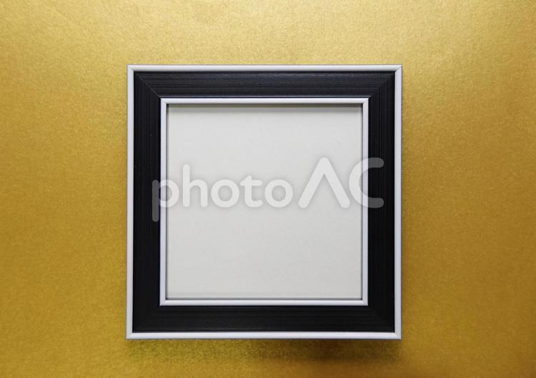 金背景_黒フレーム フレーム,枠,高級感の写真素材