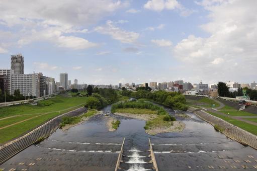 幌平橋から望む豊平川の川下02 幌平橋から望む豊平川の川下02 豊平川,幌平橋,天辺の写真素材
