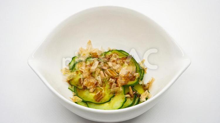 かつお節を添えたきゅうりのおひたし きゅうり,胡瓜,野菜の写真素材