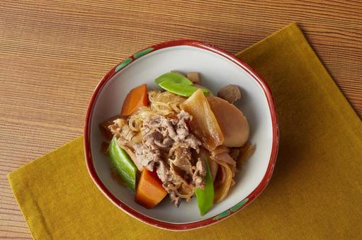肉じゃが 真俯瞰 肉じゃが 真俯瞰 肉じゃが,煮物,和食の写真素材
