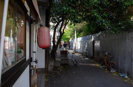 三軒茶屋の路地裏 三軒茶屋の路地裏 路地裏,路地,三軒茶屋の写真素材