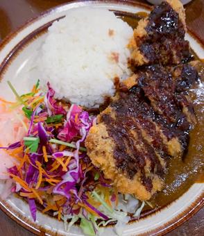 美味しそうなカツカレー 美味しそうなカツカレー とんかつ,ソース,カレーの写真素材