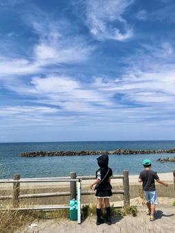 こどもたちと海 こどもたちと海の写真