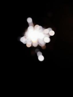 黒背景溢れ出る青白い光の玉イメージ 黒背景溢れ出る青白い光の玉イメージ イメージ,キラキラ,輝きの写真素材