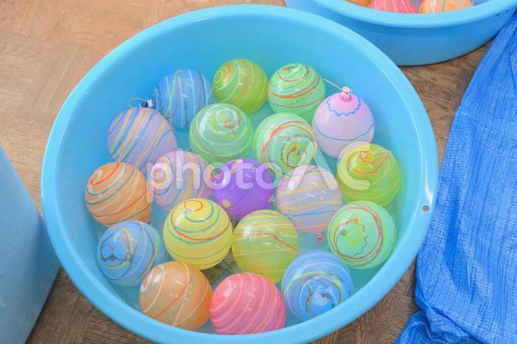 夏祭りのヨーヨー釣りのイメージ ヨーヨーすくい,スーパーボールすくい,祭りの写真素材