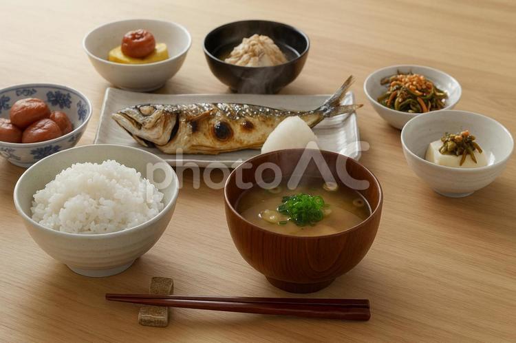 焼き魚と味噌汁の和朝食セット 和食,朝食,焼き魚の写真素材