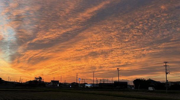 秋の朝焼け 晴れ,あけぼの,空の写真素材