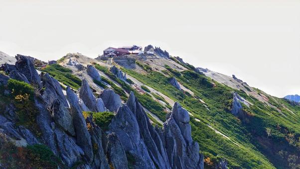 燕岳から見る燕山荘 山,北アルプス,登山の写真素材