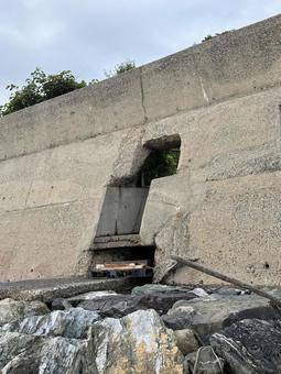 山口県彦島 竹ノ子島の磯辺 山口県彦島 竹ノ子島の磯辺 防波堤,コンクリート,雲の写真素材