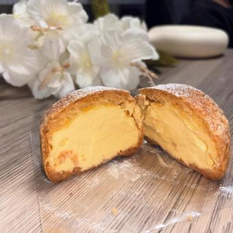 シュークリーム断面 シュークリーム,洋菓子,クリームの写真素材