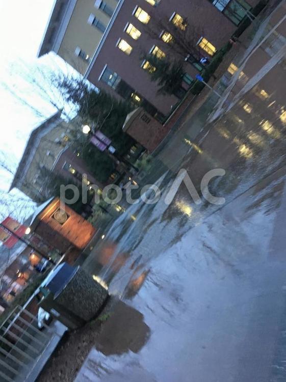 雨の中の大学　in　アメリカ アメリカ,大学,田舎の写真素材