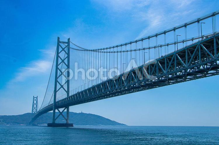青空と明石海峡大橋 明石海峡大橋,橋,海の写真素材