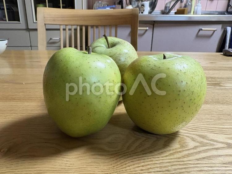 3つのりんご 果物,美味しい,りんごの写真素材