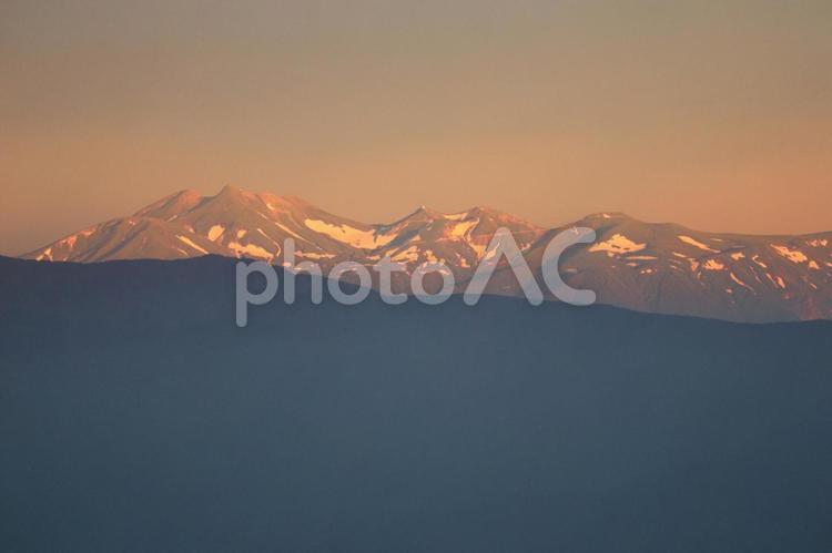 夕焼けに照らされるアルプス　4 山,自然,たそがれの写真素材