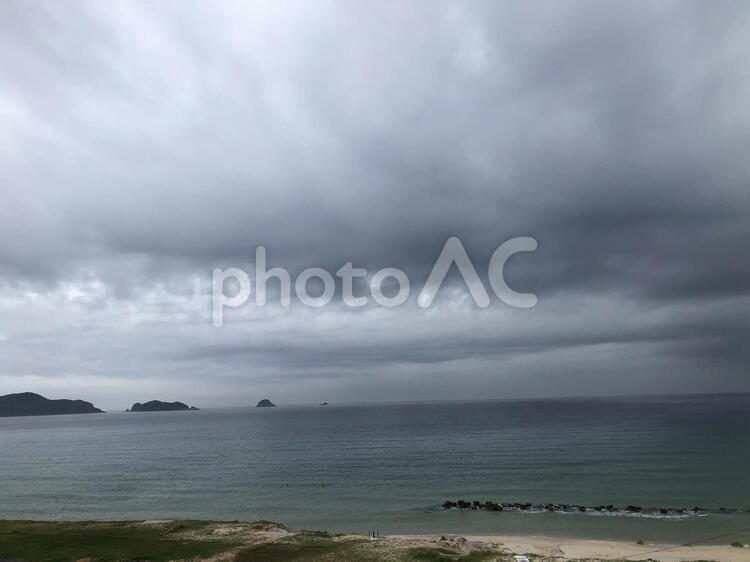 梅雨の海 水域,浜,海の写真素材