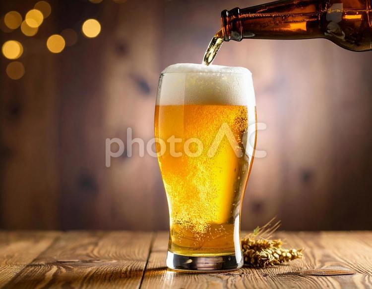キンキンに冷えたビール　夏　テラス3 ビール,生ビール,夏の写真素材