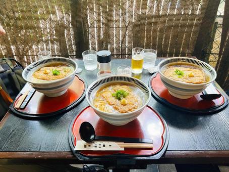 うどん3人前 うどん3人前 うどん,3人前,どんぶりの写真素材