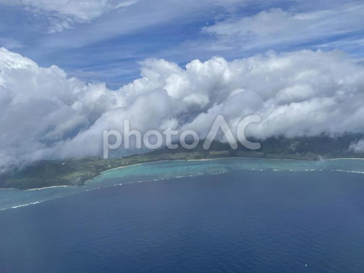 機内から撮影した石垣島 石垣島,上空,空の写真素材