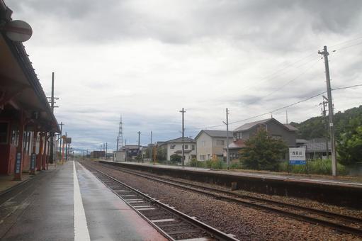 JR高山本線、西富山駅、ホームの写真