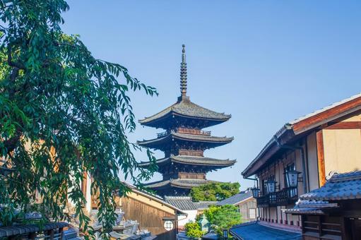 京都・八坂の塔と町並み 京都・八坂の塔と町並み 京都,八坂の塔,法観寺の写真素材